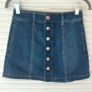 American Eagle Button Front Blue Denim/Jean Skirt with Seam Detailing Size 0
